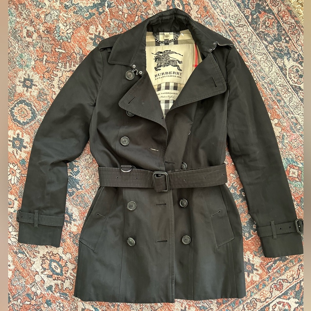 Burberry Sandringham Short Heritage Trench Coat